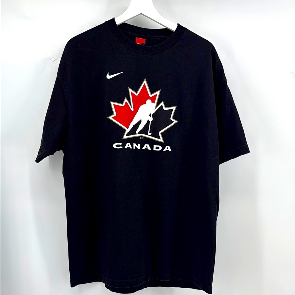 Nike Black and Red Short Sleeve Tee